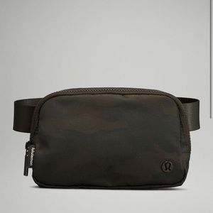 Lululemon everywhere belt bag